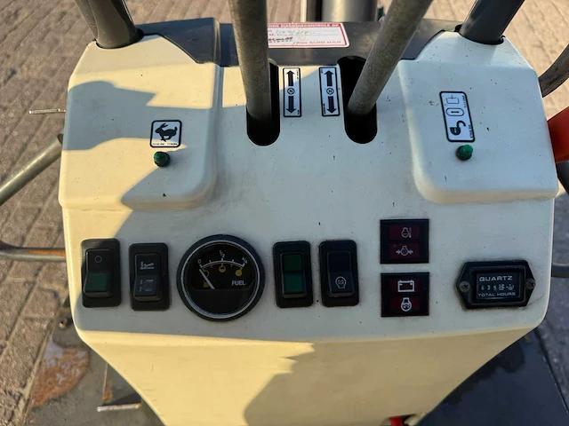 Bobcat - 2016 - e10 - minigraafmachine - afbeelding 3 van  15