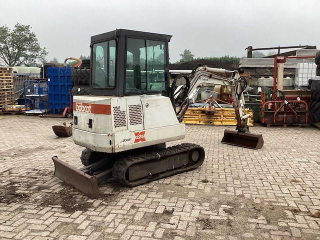 Bobcat 225 rupsgraafmachine - afbeelding 15 van  21