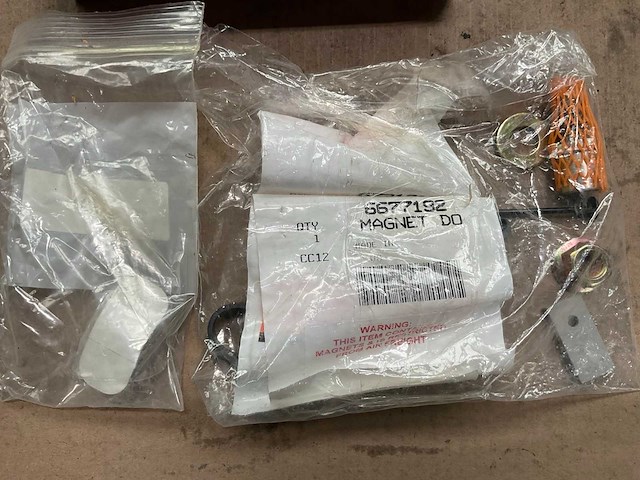 Bobcat 7104465 door switch - afbeelding 2 van  3