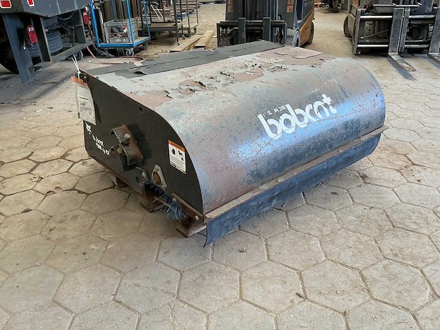Bobcat melroe sweeper54 borstelmachine - afbeelding 1 van  6