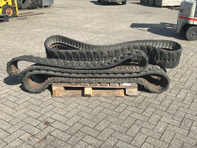 Bobcat rupsen voor graafmachine - afbeelding 2 van  6