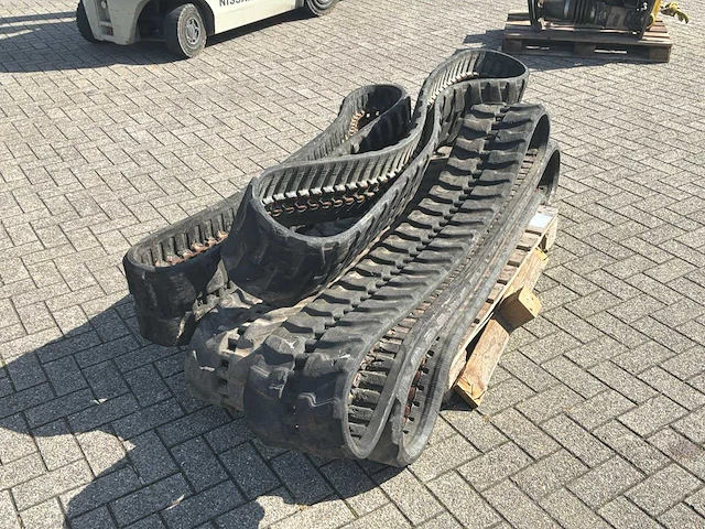 Bobcat rupsen voor graafmachine - afbeelding 3 van  6