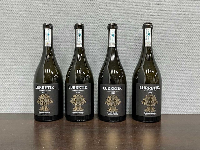Bodegas aitaren lurretik txakolina 2021 (4x) - afbeelding 1 van  3