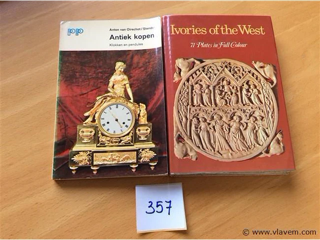 Boek antiek + - afbeelding 1 van  3
