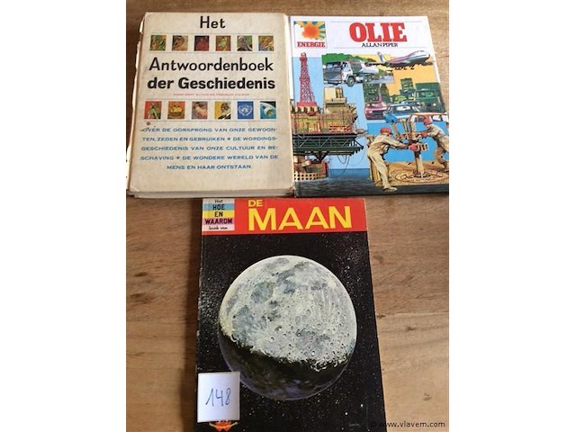 Boek : divers 3stuks oa de maan - afbeelding 1 van  2