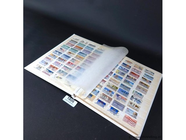 Boek met postzegels - afbeelding 1 van  5