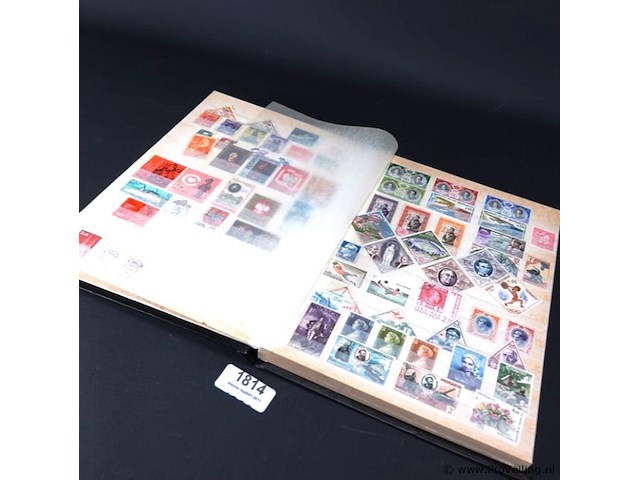 Boek met postzegels - afbeelding 1 van  5