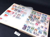 Boek met postzegels - afbeelding 1 van  5