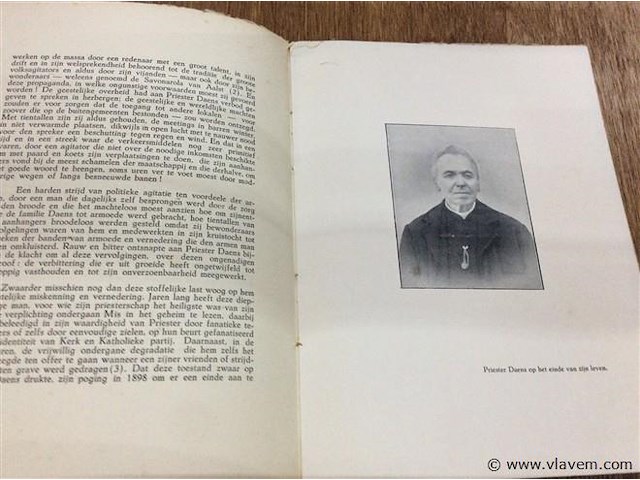 Boek priester daans 1940. - afbeelding 2 van  4
