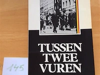 Boek : tussen twee vuren