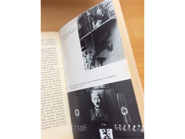 Boek : tussen twee vuren - afbeelding 3 van  3