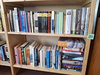 Boeken, 2 schappen vol, foto kan wat afwijken - afbeelding 2 van  3