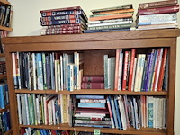 Boeken, 3 schappen vol, foto kan wat afwijken - afbeelding 2 van  3
