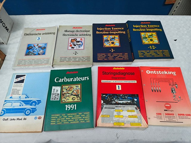Boeken/ auto data en carburateurs - afbeelding 1 van  9