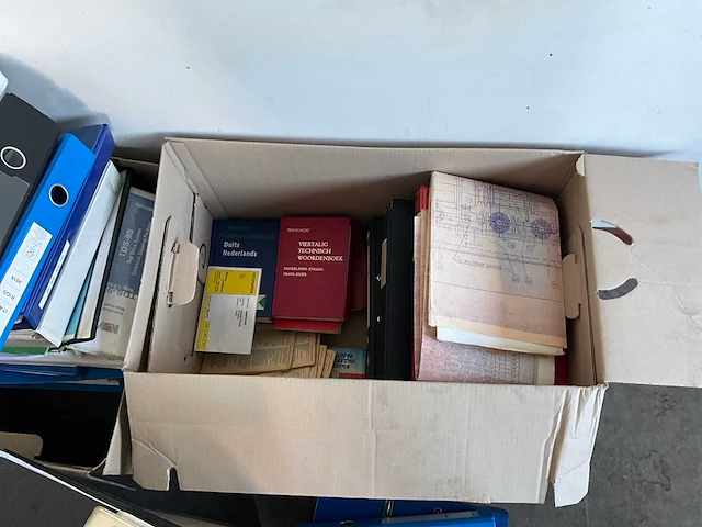 Boeken handleiding en tekeningen - afbeelding 8 van  9