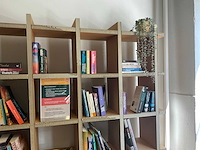 Boekenkast met inhoud (3x) - afbeelding 6 van  6