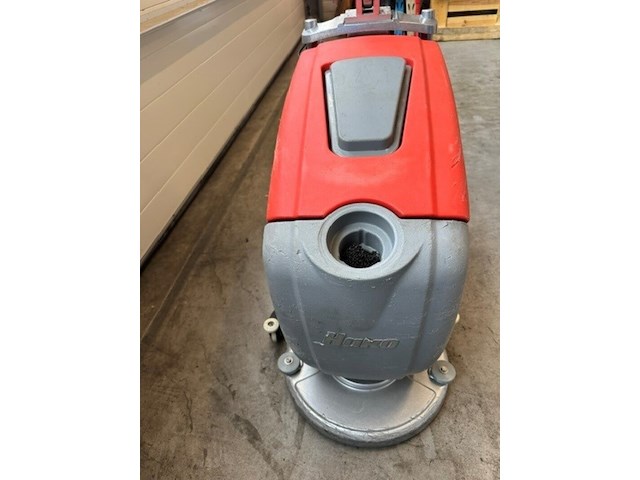 Boen /scrubmaster machine hako, b12, rood, bouwjaar 2014 - afbeelding 5 van  5