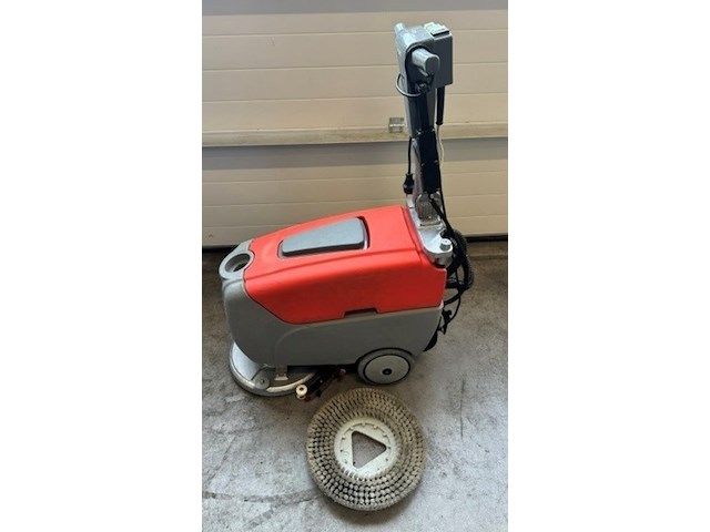 Boen /scrubmaster machine hako, b12, rood, bouwjaar 2016 - afbeelding 1 van  5