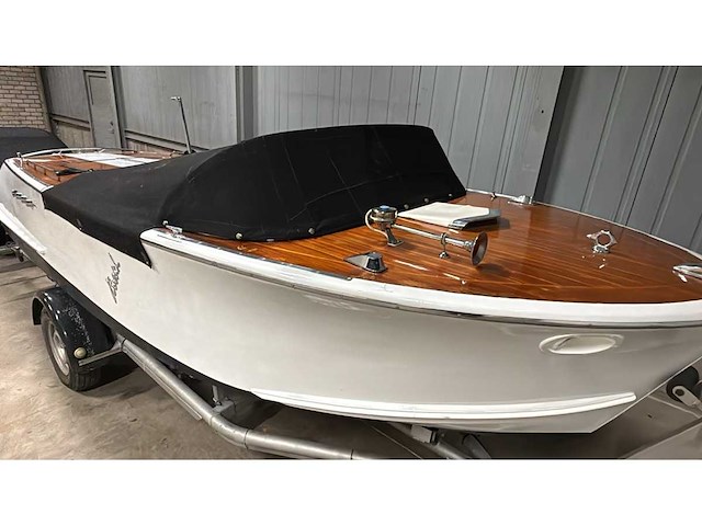 Boesch houten speedboot met stallingstrailer - afbeelding 15 van  64