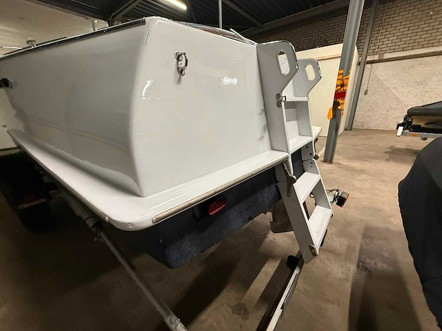 Boesch houten speedboot met stallingstrailer - afbeelding 20 van  64