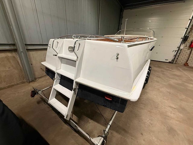Boesch houten speedboot met stallingstrailer - afbeelding 21 van  64