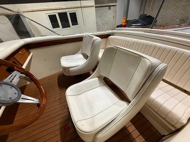 Boesch houten speedboot met stallingstrailer - afbeelding 24 van  64
