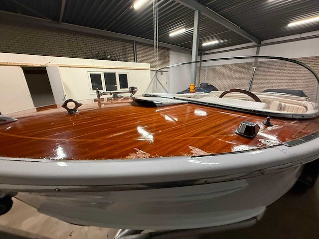 Boesch houten speedboot met stallingstrailer - afbeelding 31 van  64