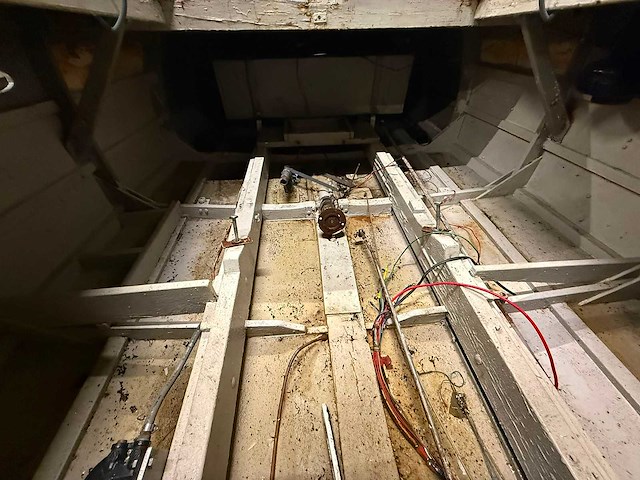 Boesch houten speedboot met stallingstrailer - afbeelding 35 van  64
