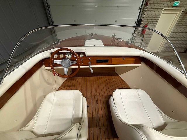 Boesch houten speedboot met stallingstrailer - afbeelding 38 van  64