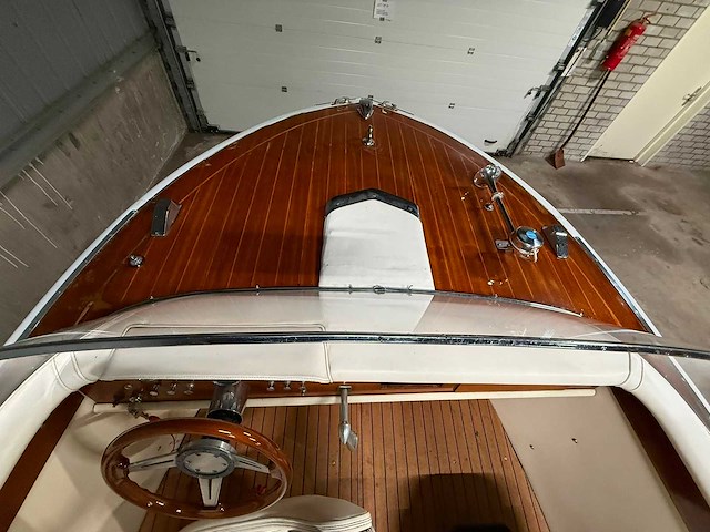 Boesch houten speedboot met stallingstrailer - afbeelding 39 van  64