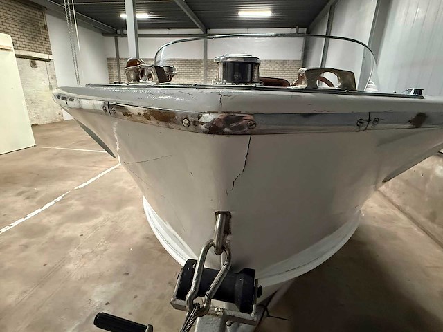 Boesch houten speedboot met stallingstrailer - afbeelding 42 van  64