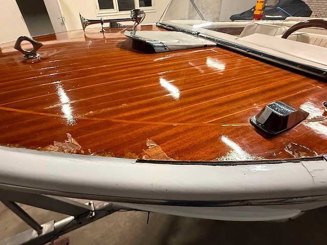 Boesch houten speedboot met stallingstrailer - afbeelding 49 van  64