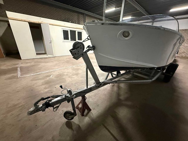 Boesch houten speedboot met stallingstrailer - afbeelding 51 van  64