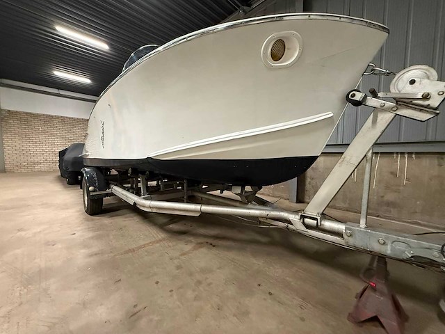 Boesch houten speedboot met stallingstrailer - afbeelding 53 van  64
