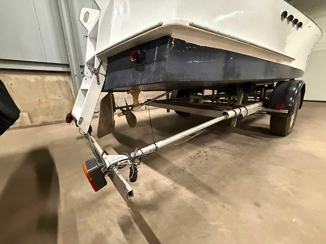 Boesch houten speedboot met stallingstrailer - afbeelding 55 van  64