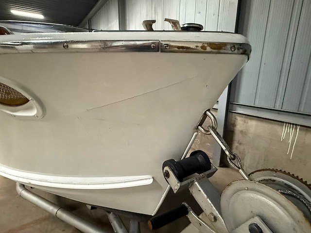 Boesch houten speedboot met stallingstrailer - afbeelding 56 van  64