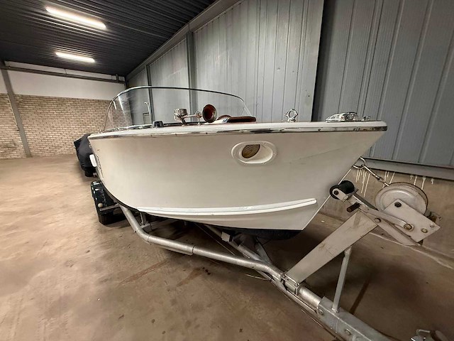 Boesch houten speedboot met stallingstrailer - afbeelding 2 van  17