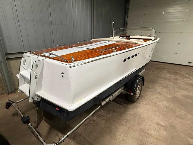 Boesch houten speedboot met stallingstrailer - afbeelding 7 van  17