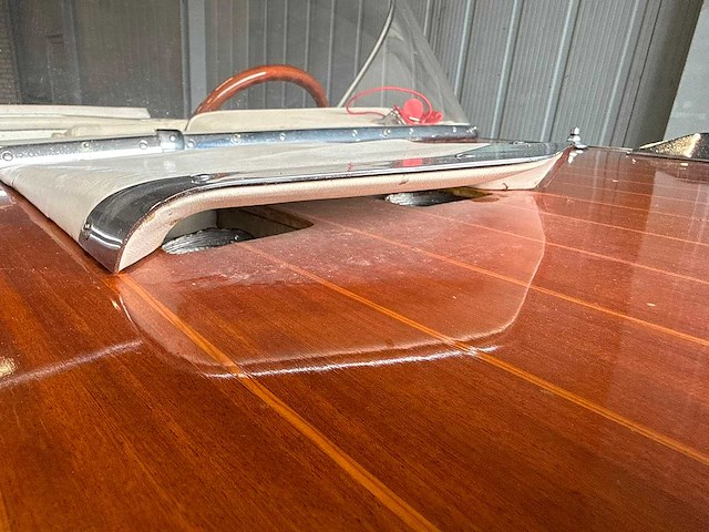 Boesch houten speedboot met stallingstrailer - afbeelding 16 van  17