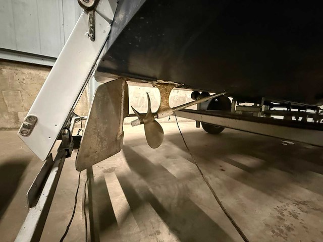 Boesch houten speedboot met stallingstrailer - afbeelding 17 van  17