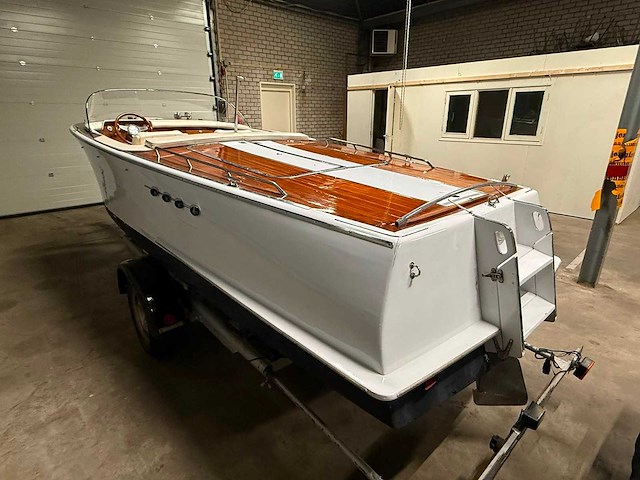 Boesch houten speedboot met stallingstrailer - afbeelding 10 van  17
