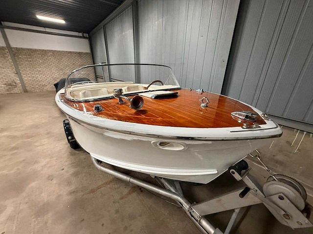Boesch houten speedboot met stallingstrailer - afbeelding 12 van  17