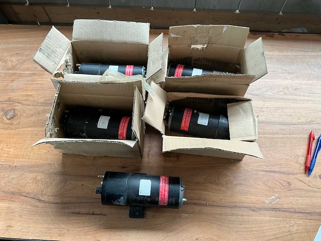 Bof 24v luchtcompressor (5x) - afbeelding 1 van  4