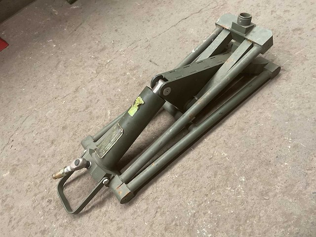 Bogert part 30m-hmmwv-jack hydraulische krik - afbeelding 1 van  4