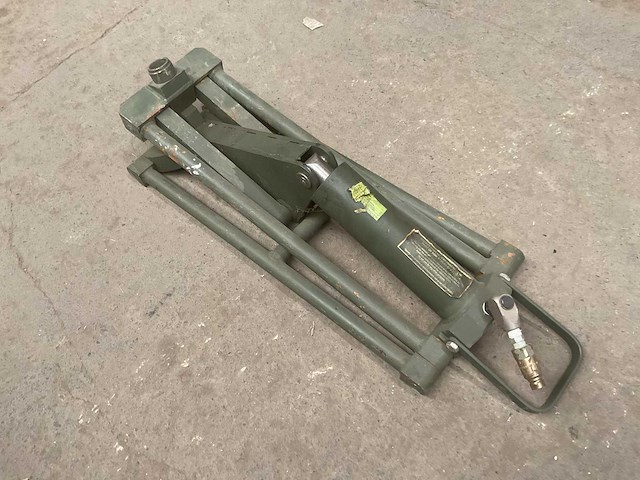 Bogert part 30m-hmmwv-jack hydraulische krik - afbeelding 2 van  4