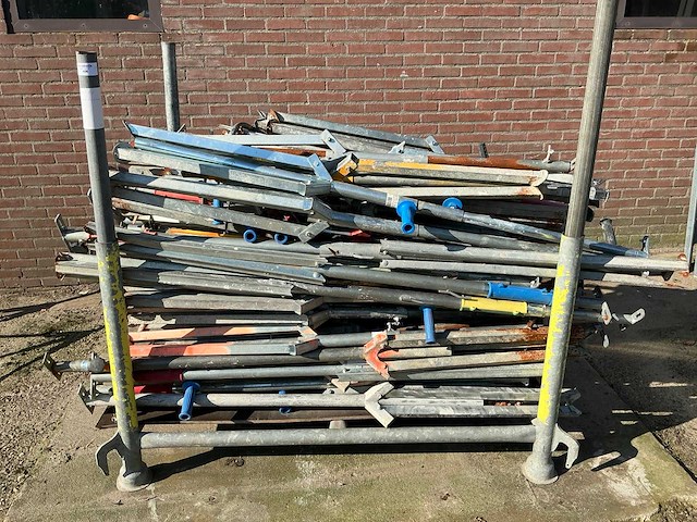 Bok met ca. 52 bouwlamp statieven verstelbaar - afbeelding 2 van  2