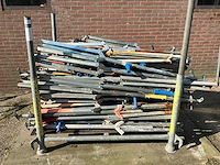 Bok met ca. 52 bouwlamp statieven verstelbaar - afbeelding 2 van  2