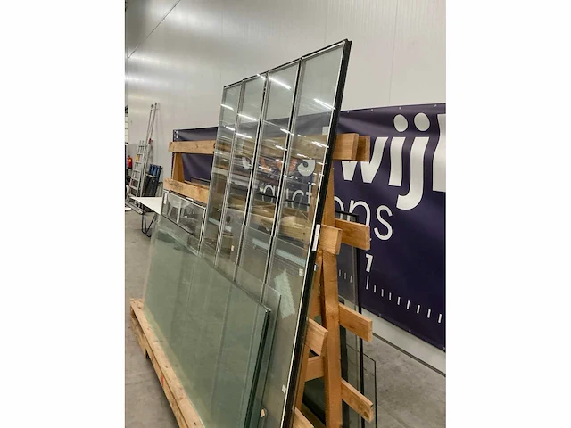Bok met divers glas (3x) - afbeelding 1 van  13