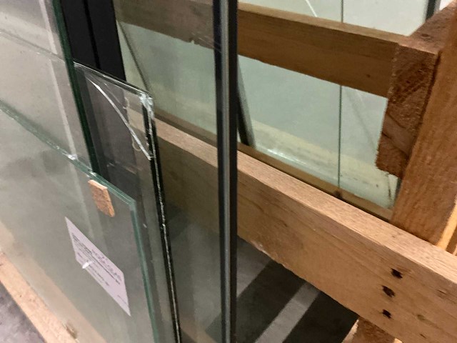Bok met divers glas - afbeelding 9 van  13