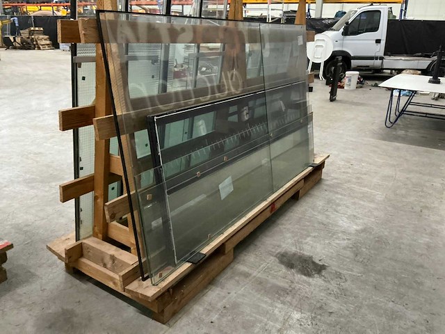 Bok met divers glas - afbeelding 7 van  13